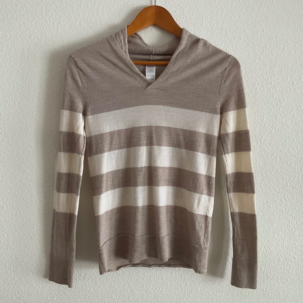 Patagonia Women’s Lightweight Merino V-Neck